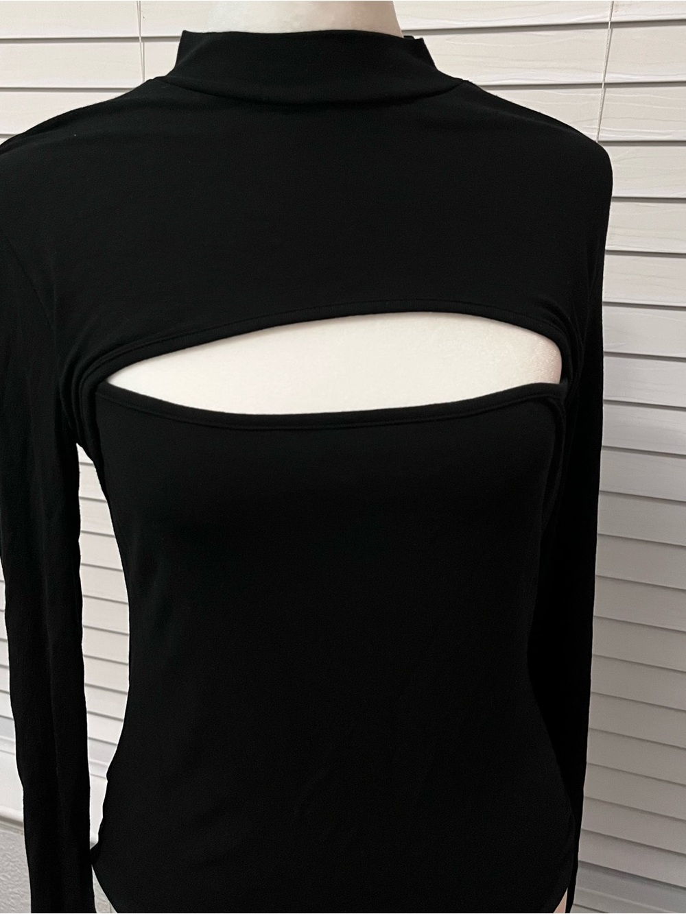 Source Unknown Black Long-Sleeve Cutout Tee